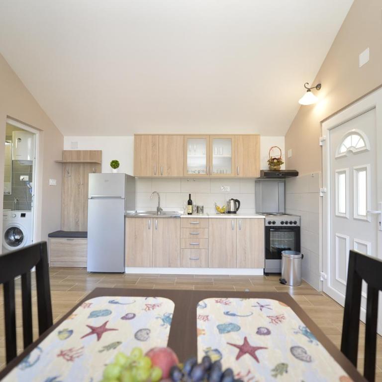 B & M Apartments - Apartment with Sea View - 16
