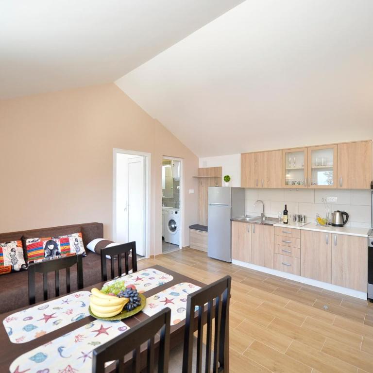 B & M Apartments - Apartment with Sea View - 17