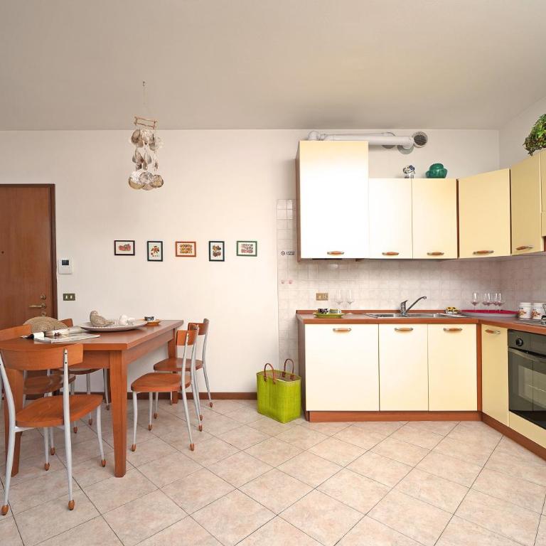 In Centro a Torri del Benaco - Two-Bedroom Apartment - 12