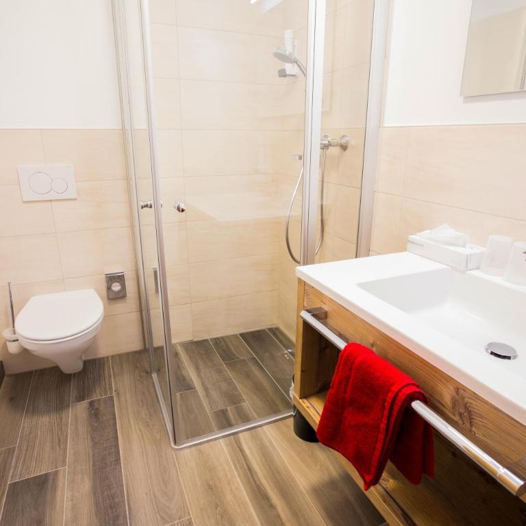 Piz Ot - Zimmer mit Queensize-Bett und Balkon - 5