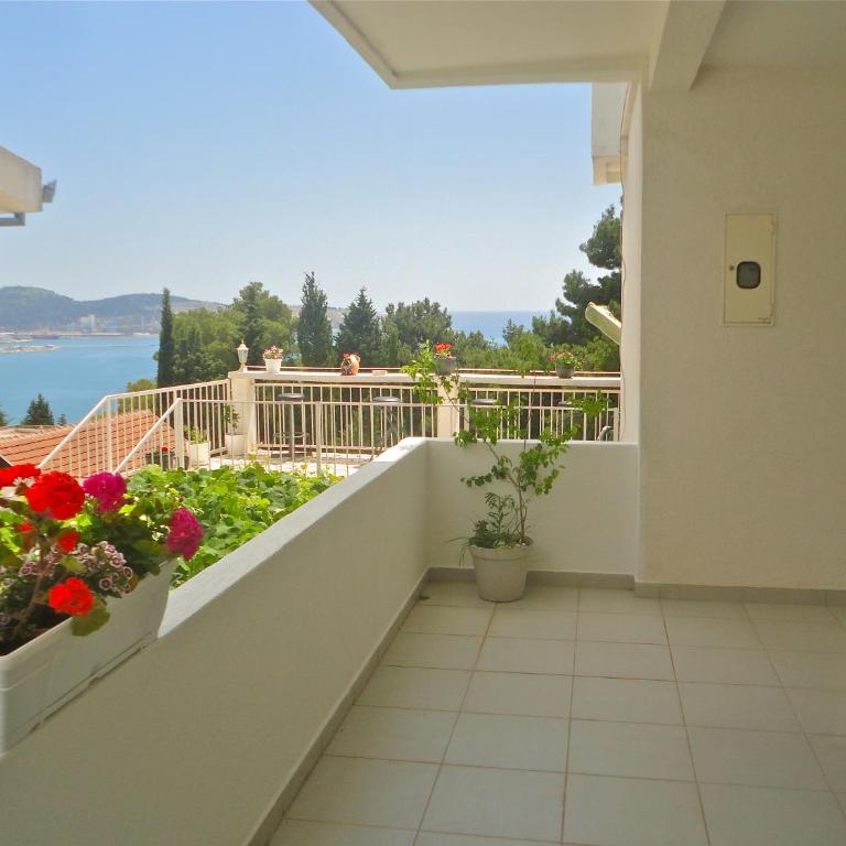 Apartments Ljiljana - Two-Bedroom Apartment with Terrace and Sea View - 17