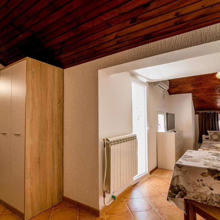 Apartmani Stefanovic - Apartment with Balcony - 1