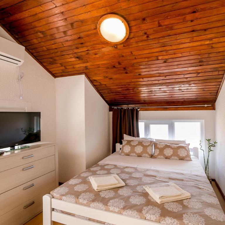 Apartmani Stefanovic - Apartment with Balcony - 11