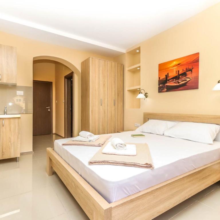 Jovan Apartments - Deluxe Double Room with Sea View - 2