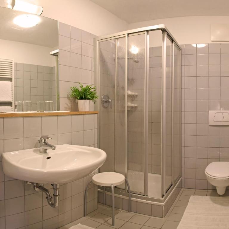 Hotel Tiroler Kreuz - Doppelzimmer mit Balkon - 2