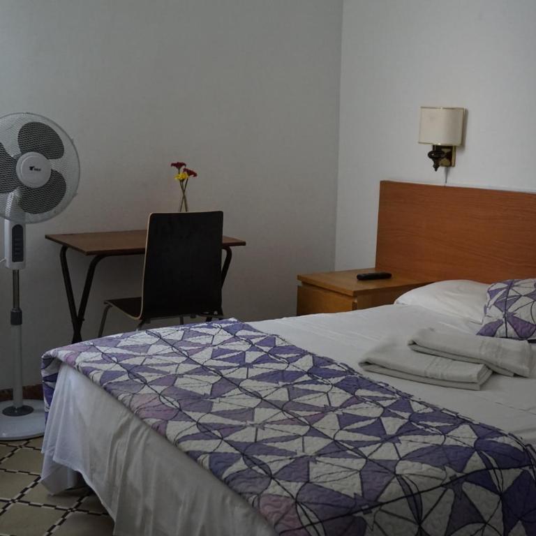 Hostal Sant Carlo - Double Room with Shared Bathroom - 1