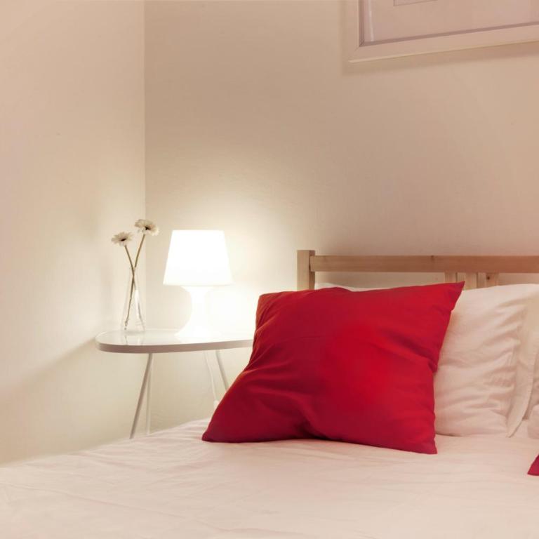 Spot Smart Nomad - Two-Bedroom Apartment with Patio - 3