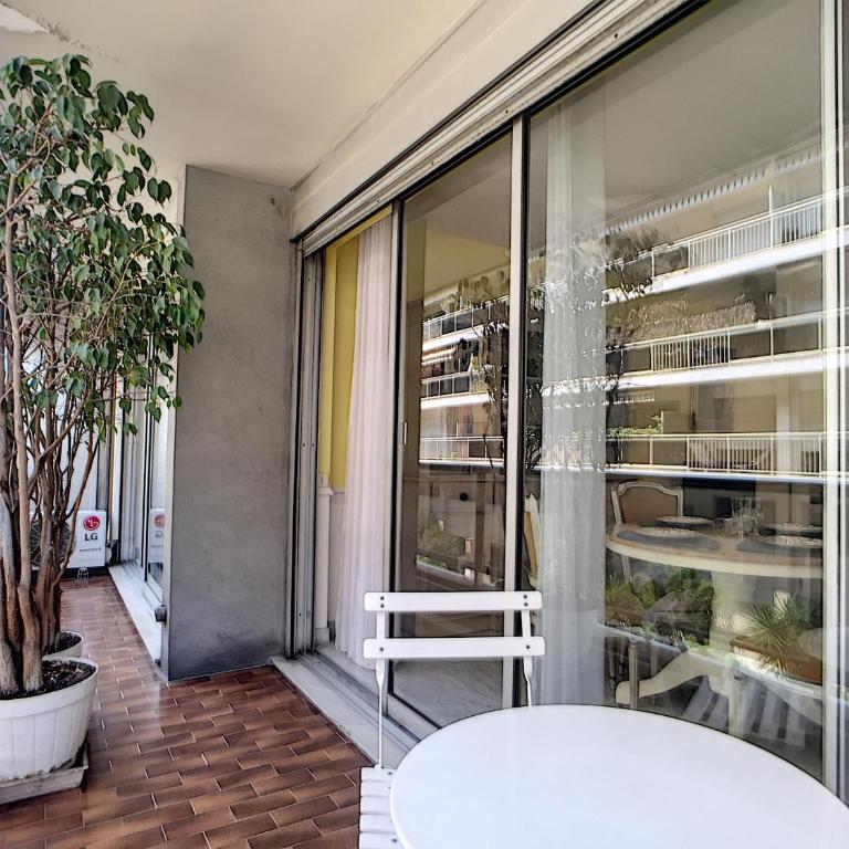Nestor&Jeeves - DEBUSSY TERRASSE - Central - By shopping area - Appartement 2 Chambres - 2