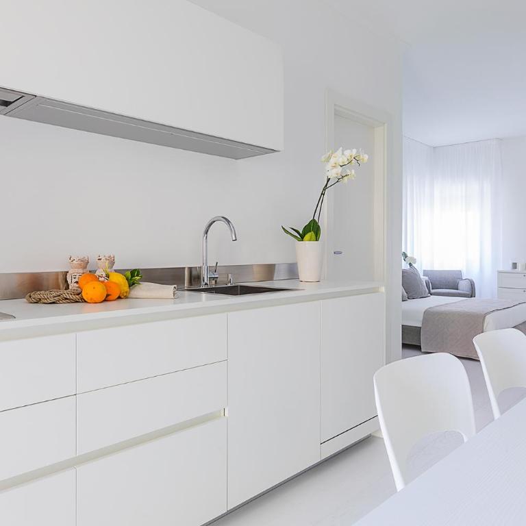 White Stylish Apartments 2 - Appartamento Superior - 4