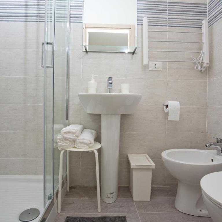 Rimini Youth Apartment - Camera Tripla Classic - 1