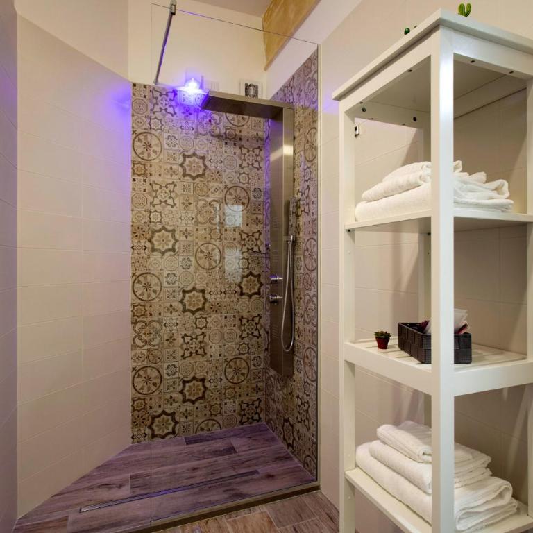 Lo Strazzo - Comfort Rooms - Camera Quadrupla con Bagno Privato - 7