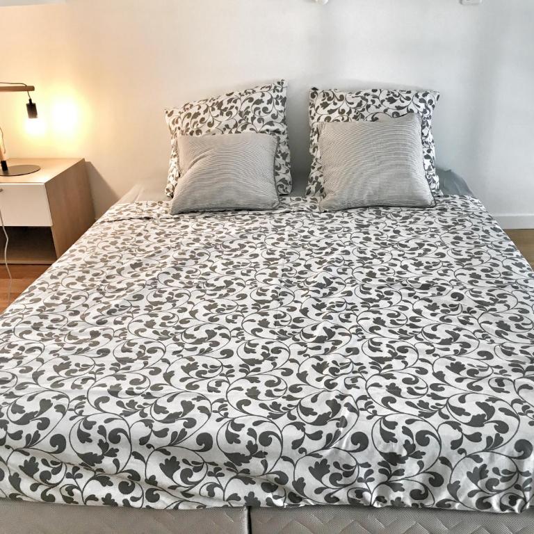 Homelivia, Appart FRIDA, mezzanine, déco raffinée et balcon - Appartement - 11