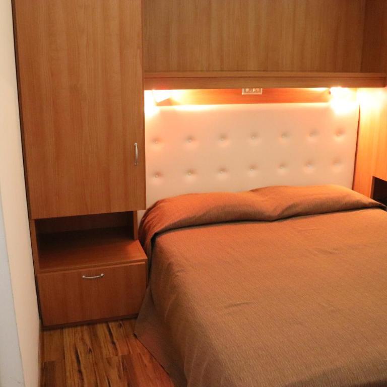 Hotel President - Classic Double / Twin Room with Balcony - 7