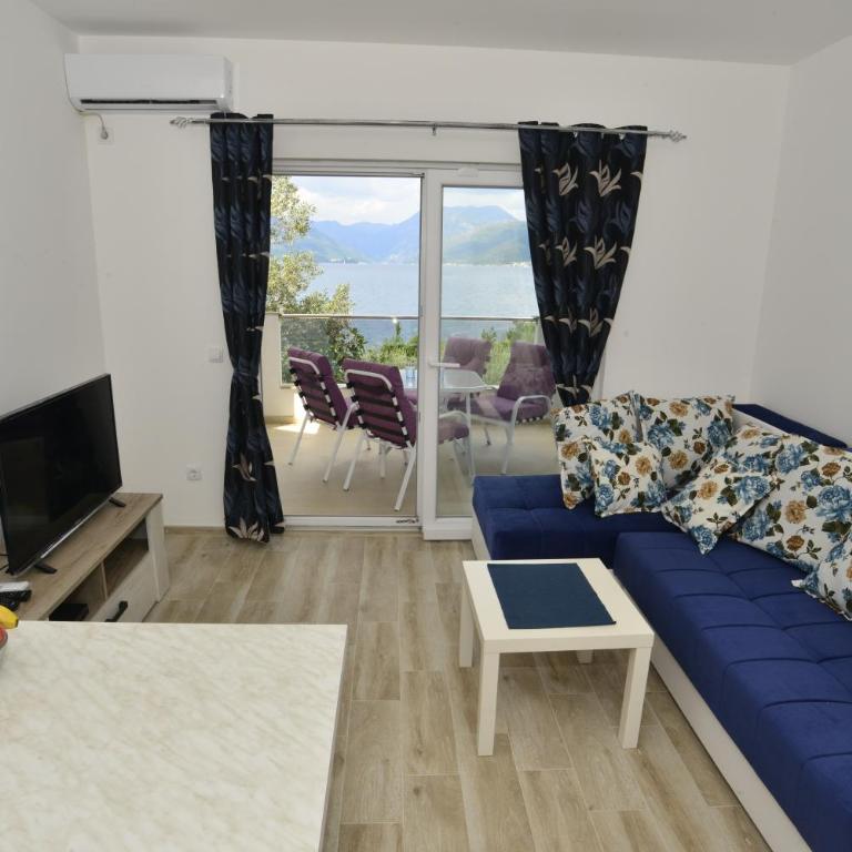 Apartmani M&E - Suite with Balcony - 9