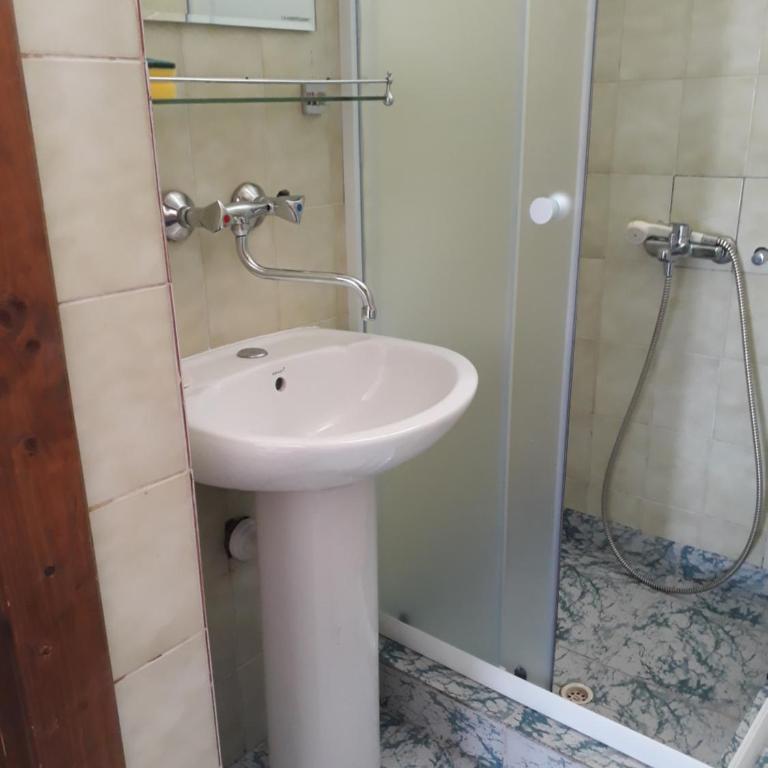 Guest House Sandra - Quadruple Room with Bathroom - 7