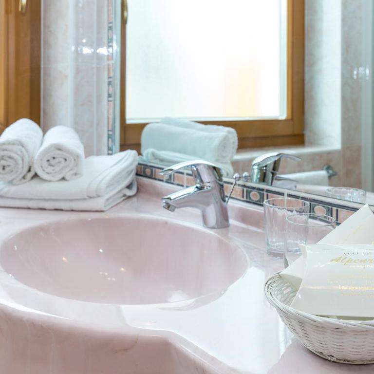 Hotel Alpenrose Dolomites - Camera Matrimoniale Comfort - 1