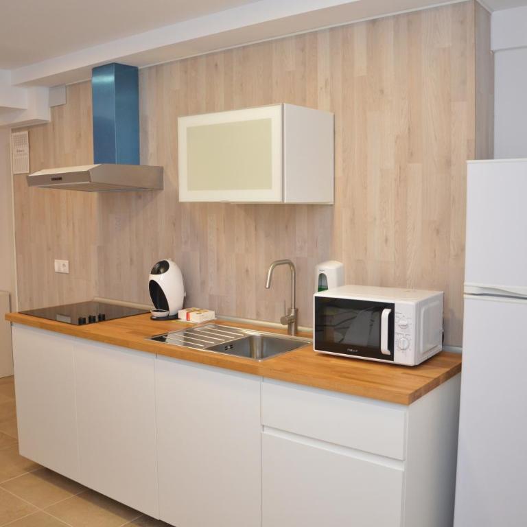 BET Apartments - Abastos Apartments - One-Bedroom Apartment - 9