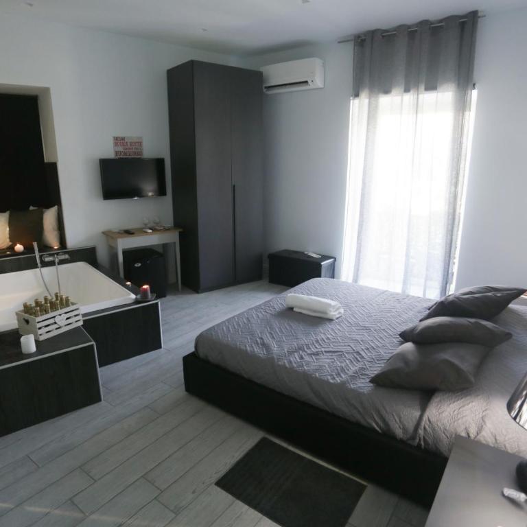 ESPOSITO PLAZA- ROOMS & SUITE - Junior Suite con Piscina Privata - 2