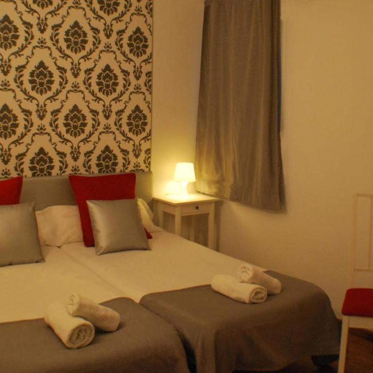 Petit Hotel - Twin Room with Private External Bathroom - 3