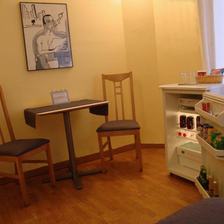 Petit Hotel - Twin Room - 7