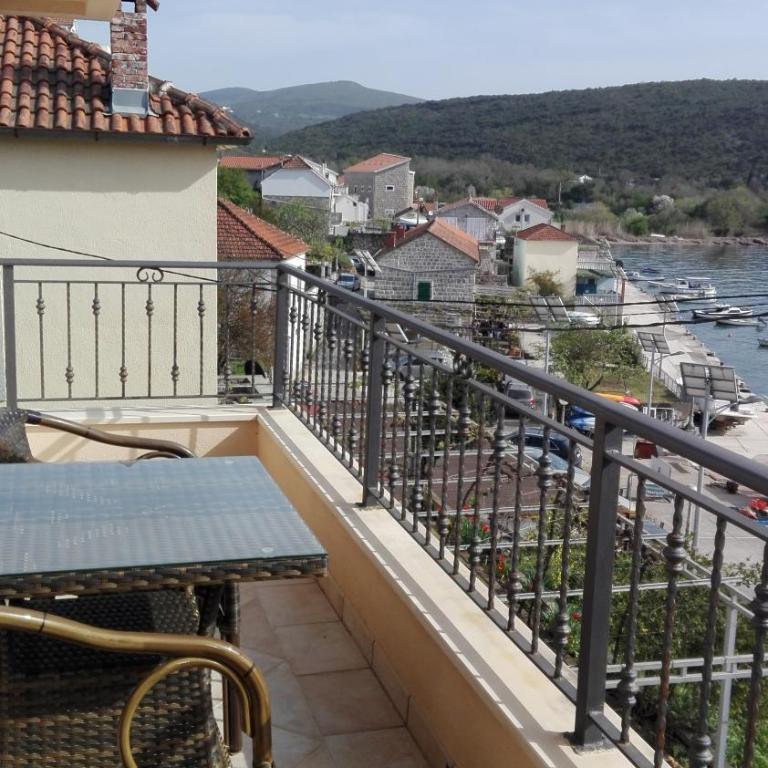 Apartments Mare - One-Bedroom Apartment with Balcony and Sea View - 6