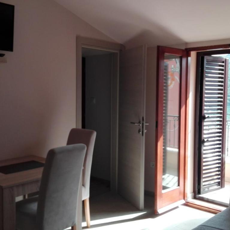 Apartments Mare - One-Bedroom Apartment with Balcony and Sea View - 10