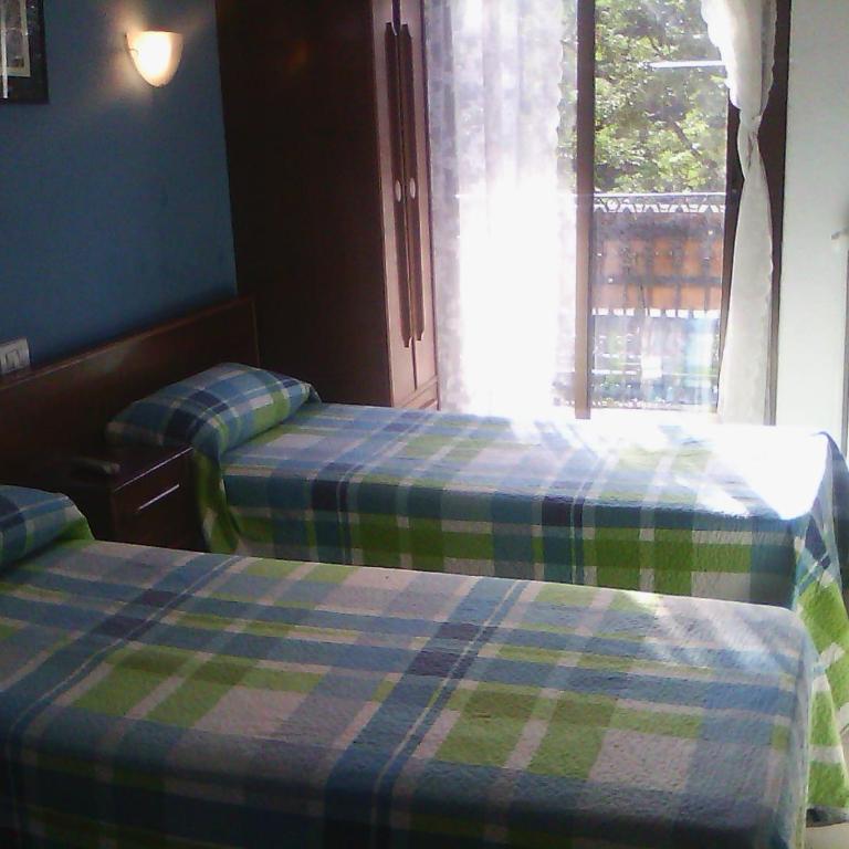 Hostel Central Zaragoza - Habitación Doble con baño compartido - 2 camas - 5