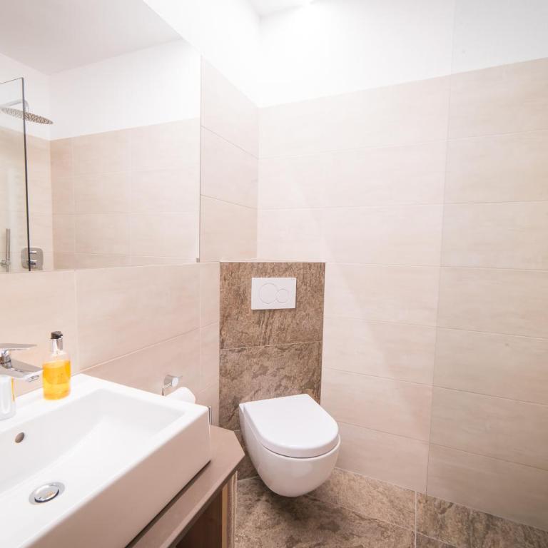 Pension Apartments Pardell - Doppelzimmer mit Balkon - 8