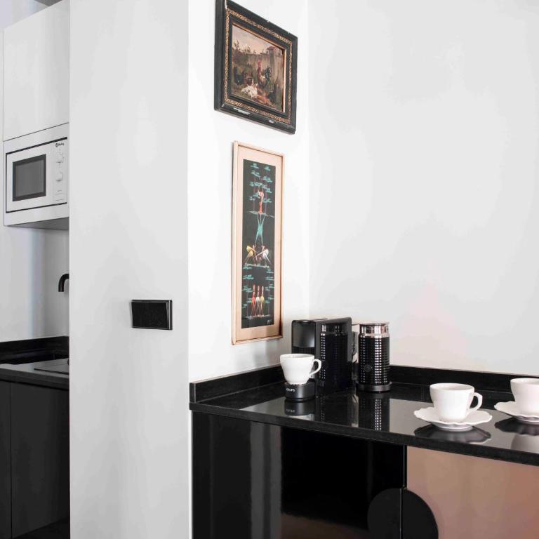AmazINN Collection Madrid Amor de Dios - Suite with Balcony - 3