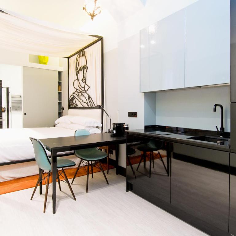 AmazINN Collection Madrid Amor de Dios - Junior Suite with Garden View - 1