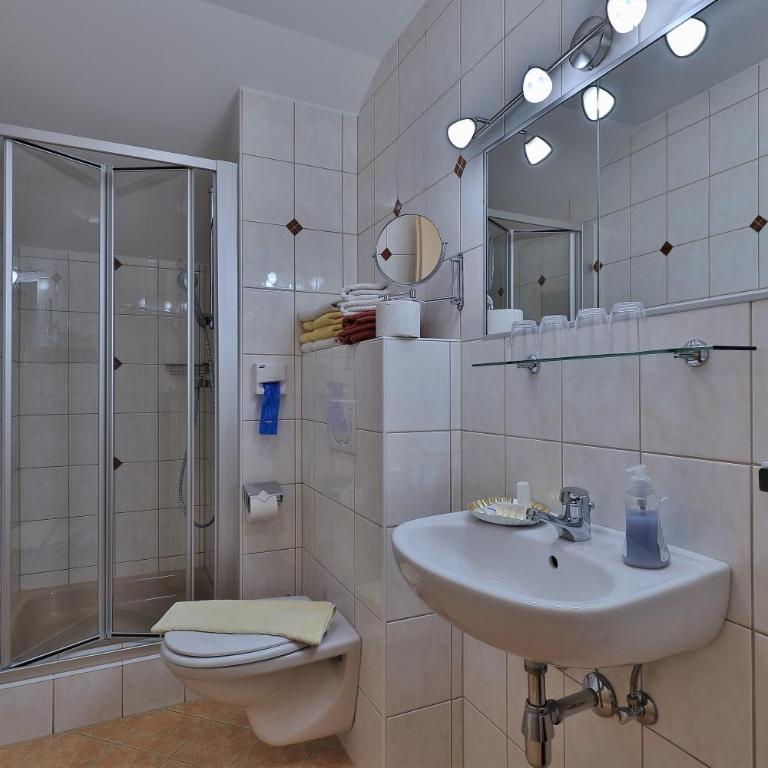 Hotel Garni Zerza - Doppelzimmer mit Bergblick - 2