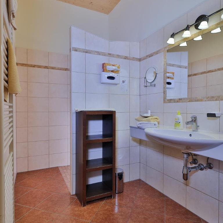 Hotel Garni Zerza - Familienzimmer mit Balkon - 1