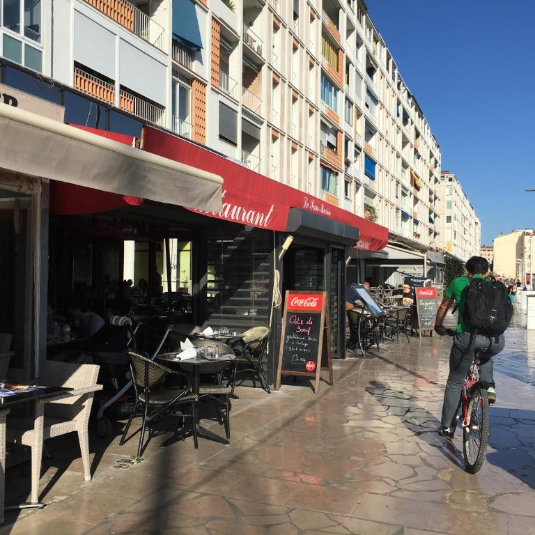 Le Suffren, studio classé ventilé ,wifi, à 100 m de la plage - Apartment - 23