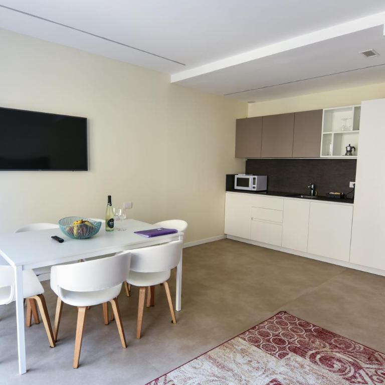 3 Amici Suites - Appartamento Deluxe con Balcone - 16