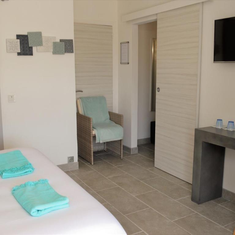 Villa La Terre Des Lauriers - Chambre Double Deluxe - Vue Latérale sur Mer - 7