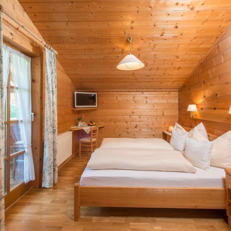 MEINE HEIMAT - Charming Mountain Apartments & Free Summercard - Doppelzimmer mit Balkon - 8