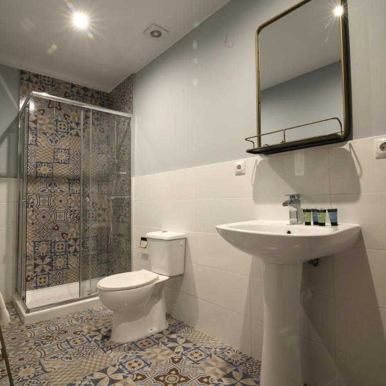 AbraCadabra Suites - Habitación Doble con baño compartido y balcón - 10