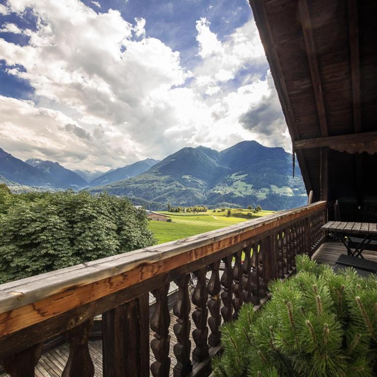 Hotel Restaurant Grünwalderhof - Doppelzimmer mit Balkon und Bergblick - 12