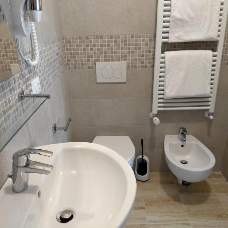 San Polo Star - Camera Matrimoniale Budget con Bagno Privato - 11
