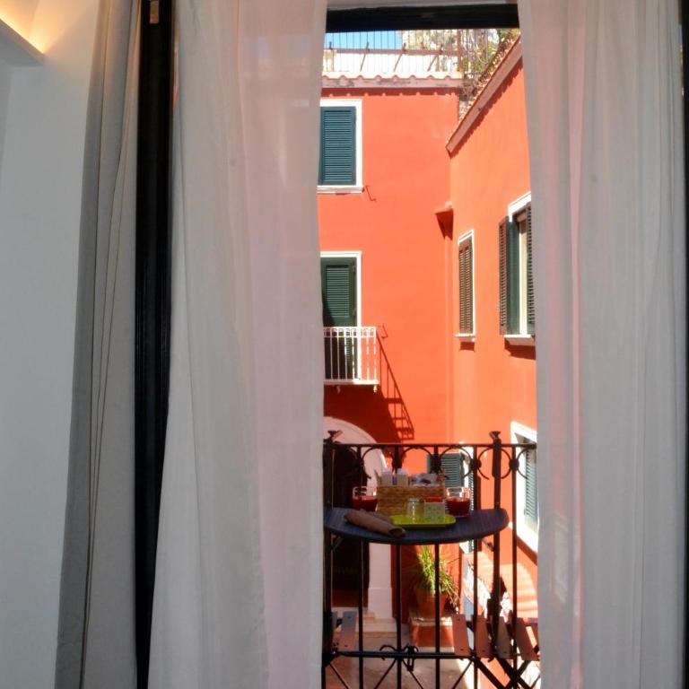 i 26 Gradini Capri - Camera Matrimoniale con Balcone - 14