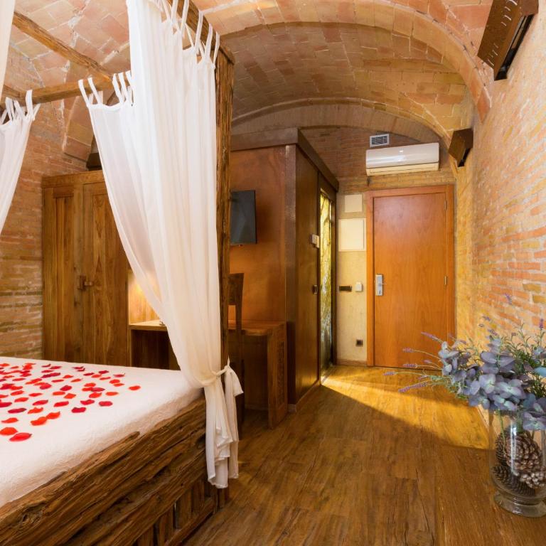 Hotel Històric - Habitación Romántica - 2