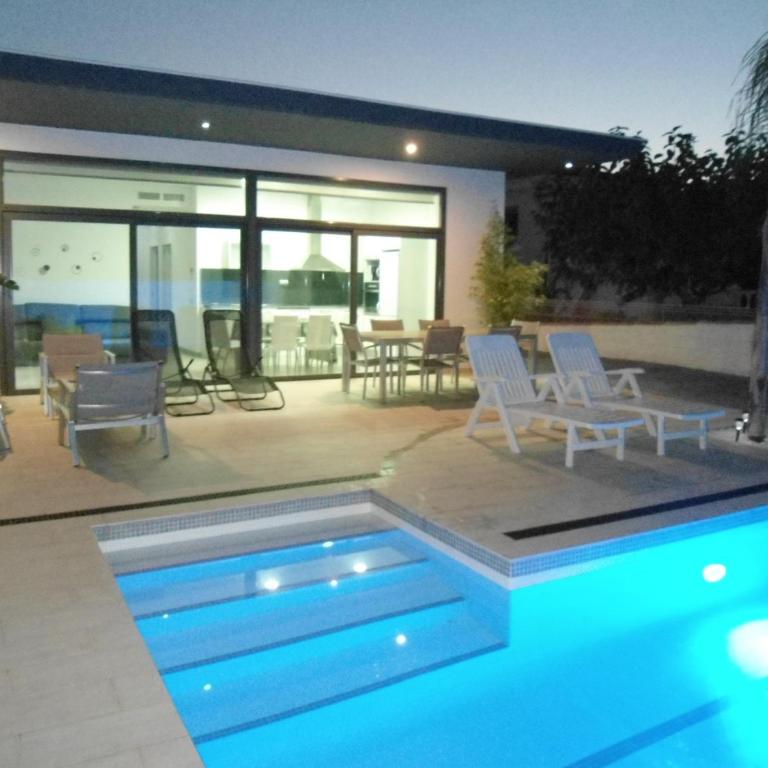 casa Mariona - Four-Bedroom House - 1