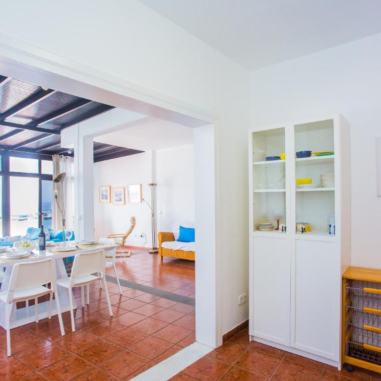 Apartamento Vista Mar - Three-Bedroom Apartment - 12