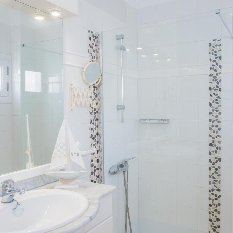 Apartamento Vista Mar - Three-Bedroom Apartment - 21