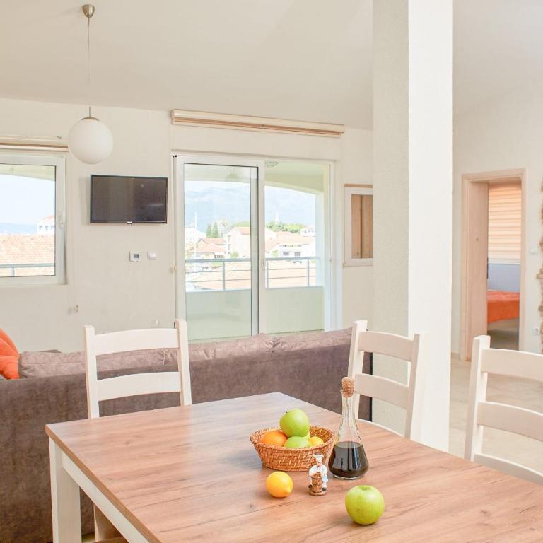 Apartmani Tripović - Apartman sa 2 Spavaće Sobe, Pogledom na More i Balkonom - 1