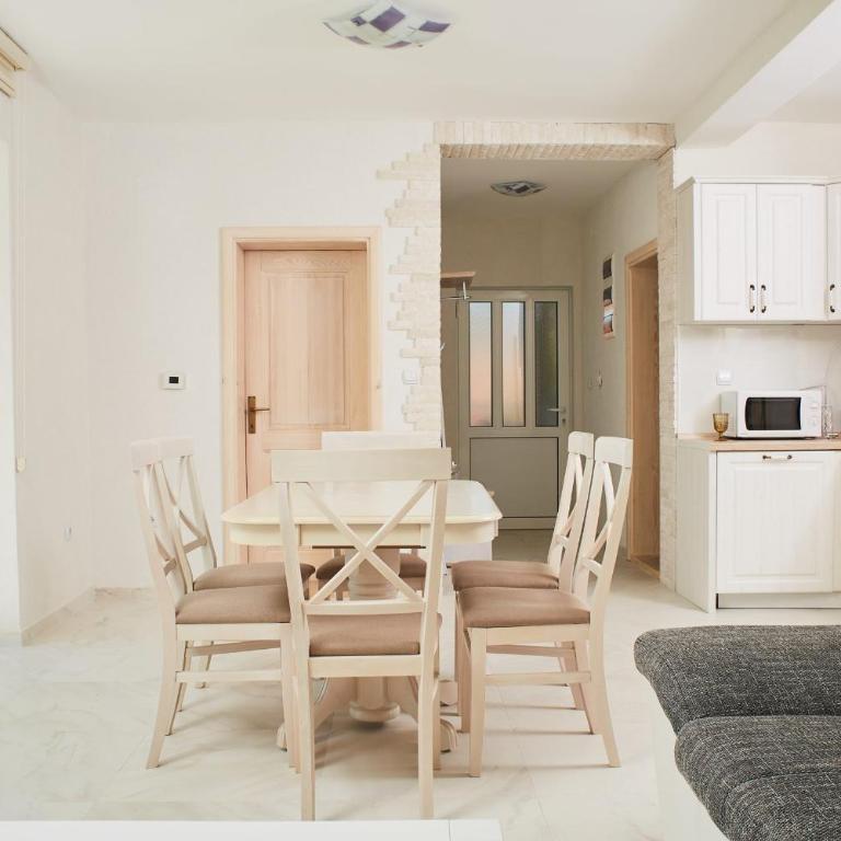 Apartmani Tripović - Apartman sa 3 Spavaće Sobe, Pogledom na More i Balkonom - 29