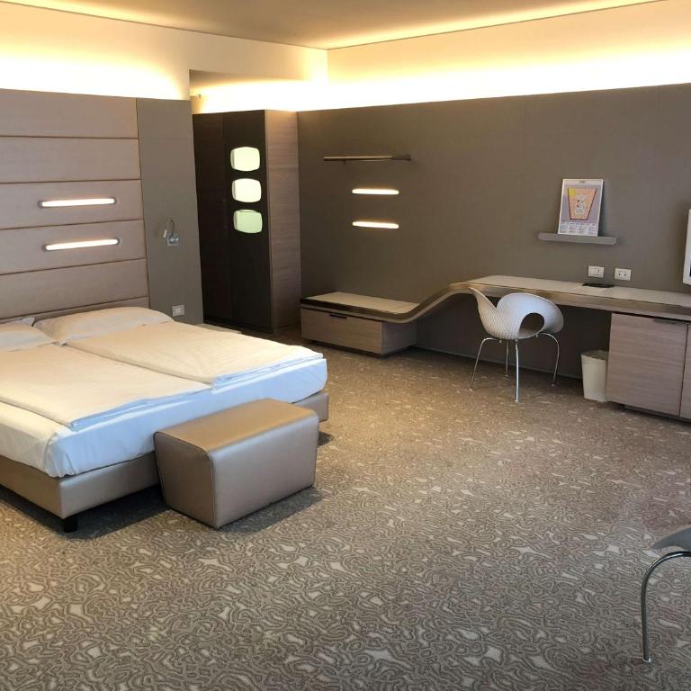 Best Western Plus Net Tower Hotel Padova - Camera Matrimoniale Deluxe con Doccia - 5