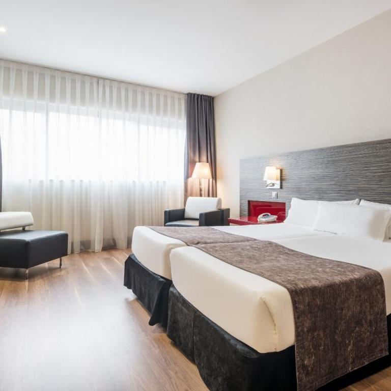 Ilunion Barcelona - Double or Twin Room - 2