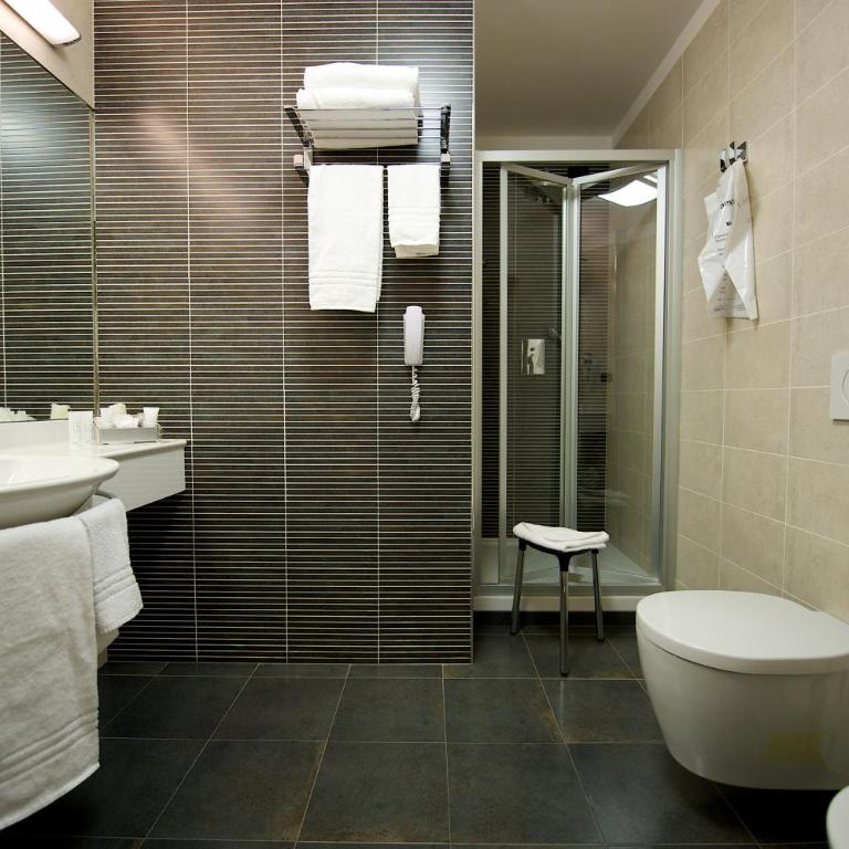 Best Western Hotel Luxor - Deluxe Queen Room - 7