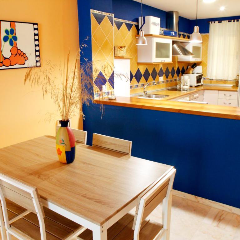 Apartamento con encanto junto a la playa y en el centro del pueblo - Apartment - 6
